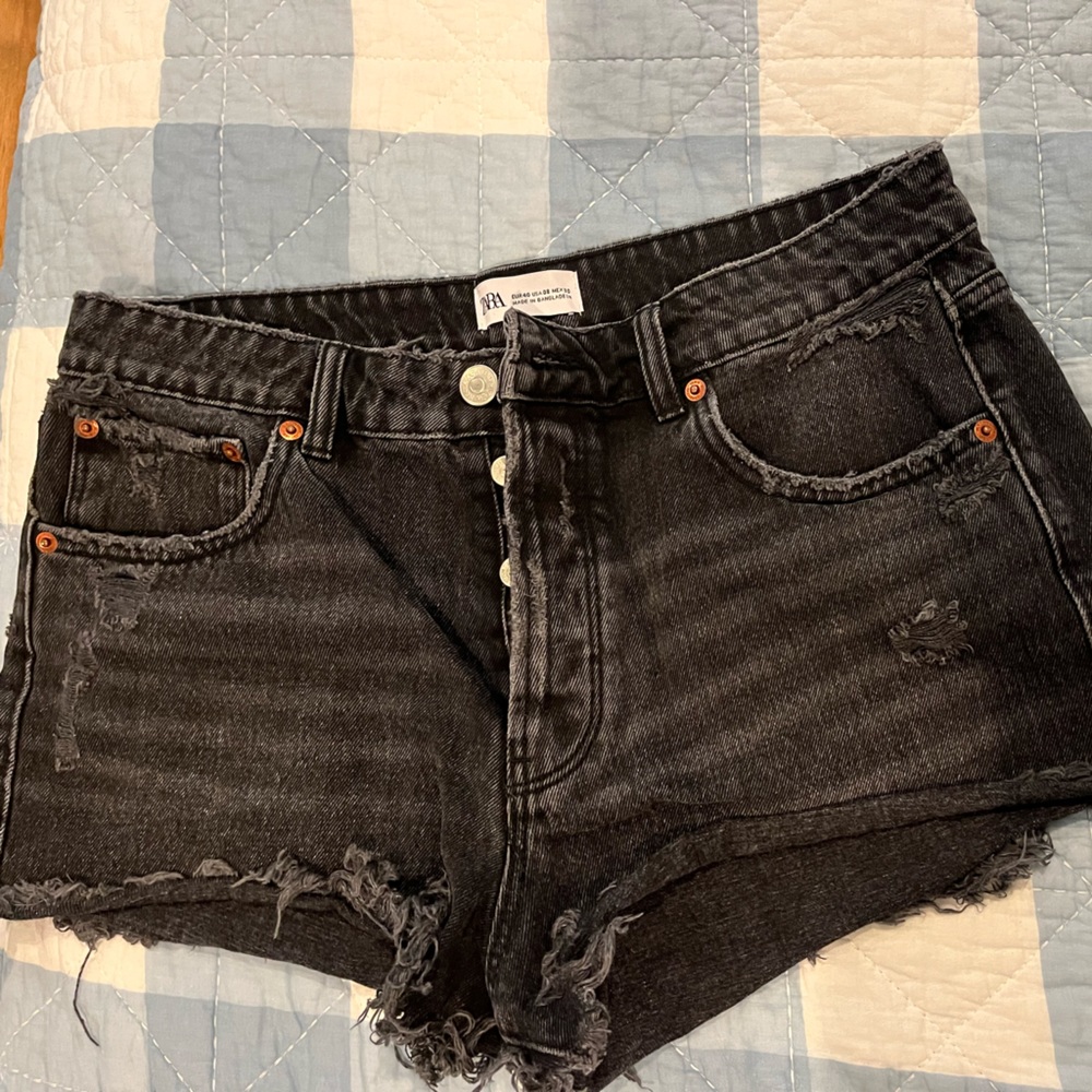 Cute cutoff jean shots from Zara